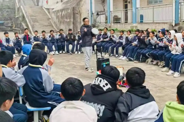 心境稳定的家长多倾听和接收孩子的感受和主意无论是消极仍是活跃 心境稳定的家长多倾听和接收孩子的感受和主意无论是消极仍是活跃